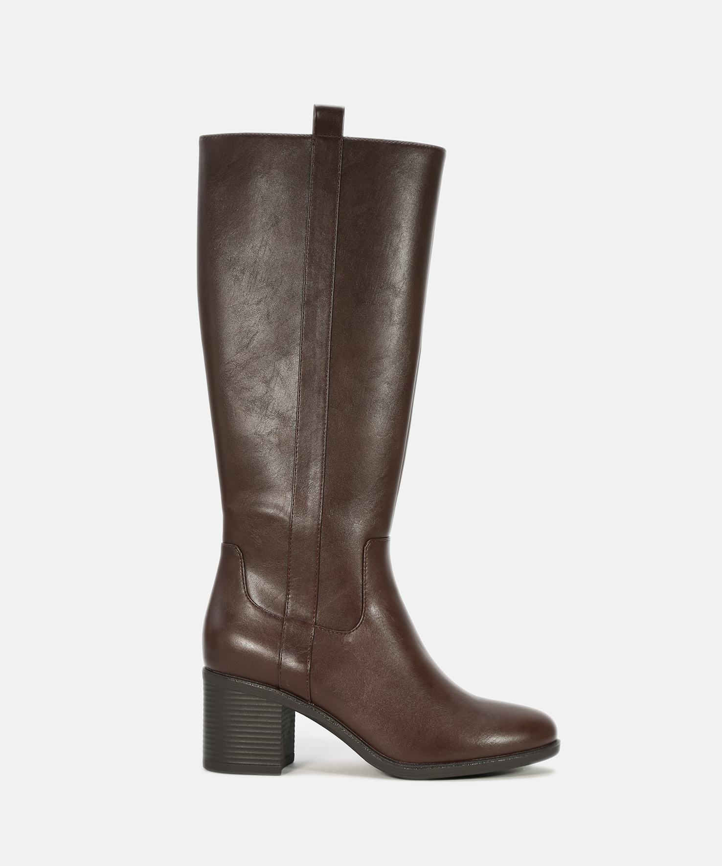 Botas castanhas com salto largo